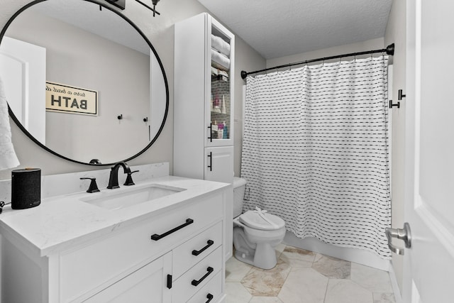 full bathroom with shower / bath combo with shower curtain, toilet, a textured ceiling, and vanity