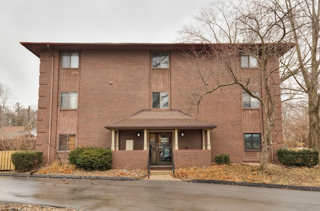 view of front facade featuring brick siding