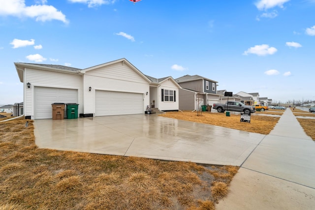 view of front facade featuring a garage and driveway