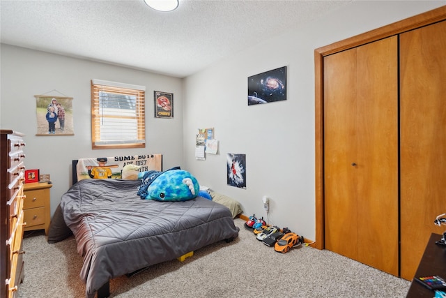 bedroom with a textured ceiling, a closet, and carpet flooring