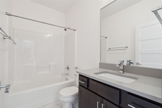 10598 NW 72nd Ln, Johnston, IA 50131 - full bath featuring toilet, vanity, and shower / tub combination