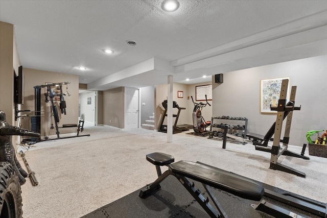 workout area featuring carpet floors, recessed lighting, visible vents, a textured ceiling, and baseboards