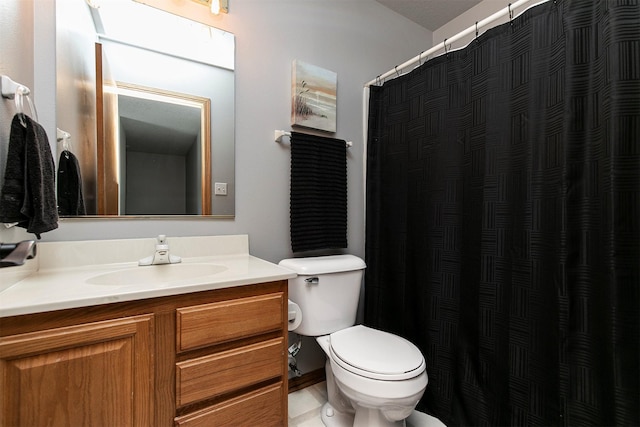 full bathroom with a shower with shower curtain, vanity, and toilet