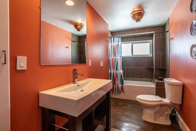 full bath featuring baseboards, vanity, toilet, and shower / bathtub combination with curtain