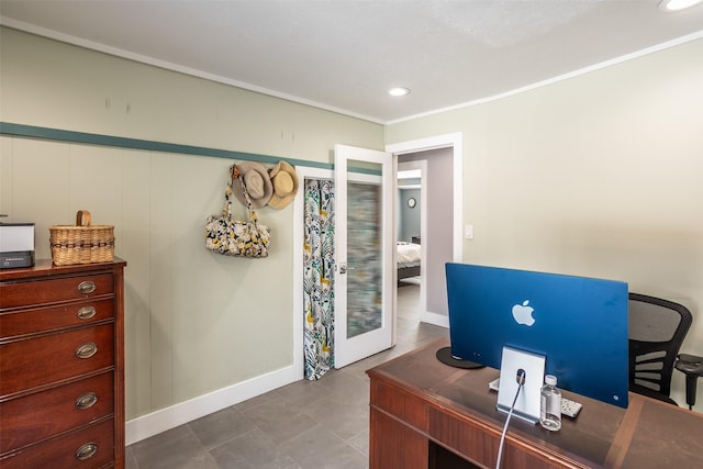 office with baseboards, ornamental molding, and recessed lighting