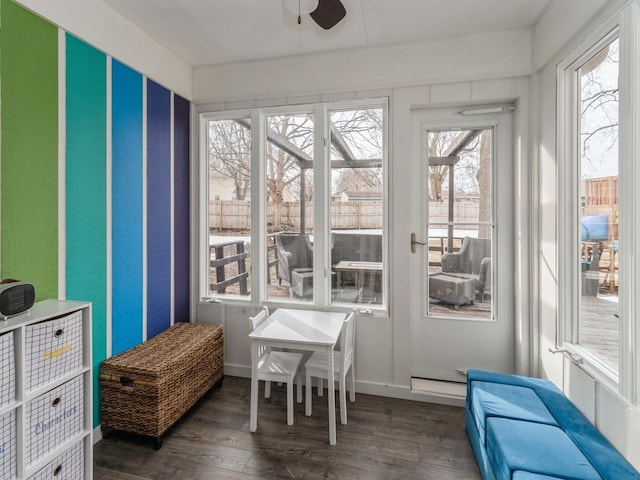 sunroom / solarium featuring a ceiling fan