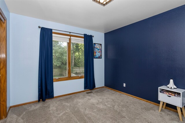 7014 Northview Dr, Urbandale, IA 50322 - spare room featuring carpet floors and baseboards