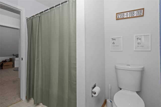 7014 Northview Dr, Urbandale, IA 50322 - full bath featuring toilet and a shower with shower curtain