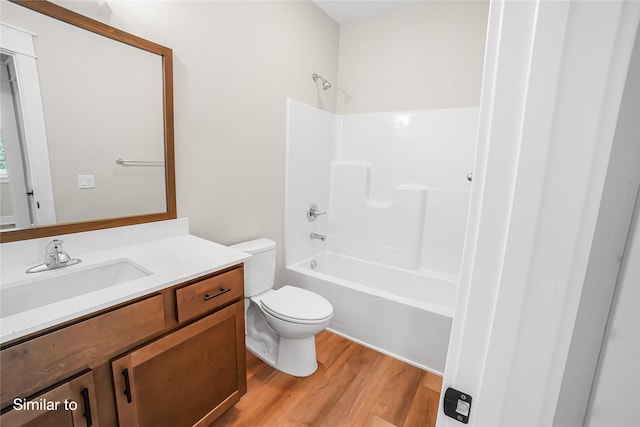 712 Academy Cir, Nevada, IA 50201 - full bathroom with toilet, wood finished floors, vanity, and shower / bathtub combination