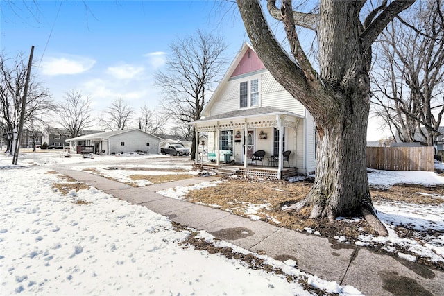 view of front of property featuring covered porch and fence