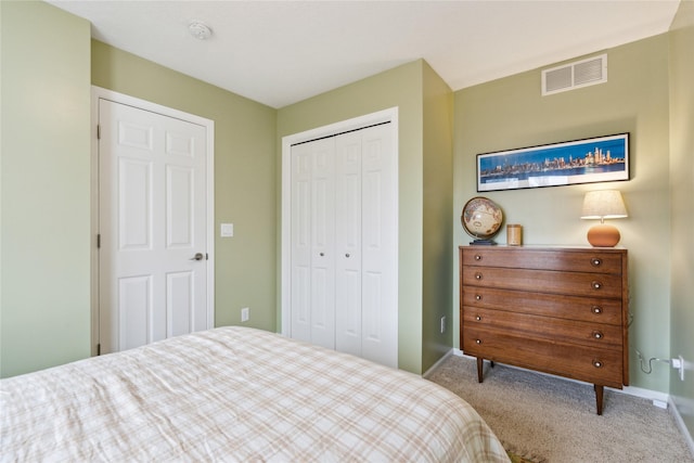 carpeted bedroom featuring baseboards, visible vents, and a closet