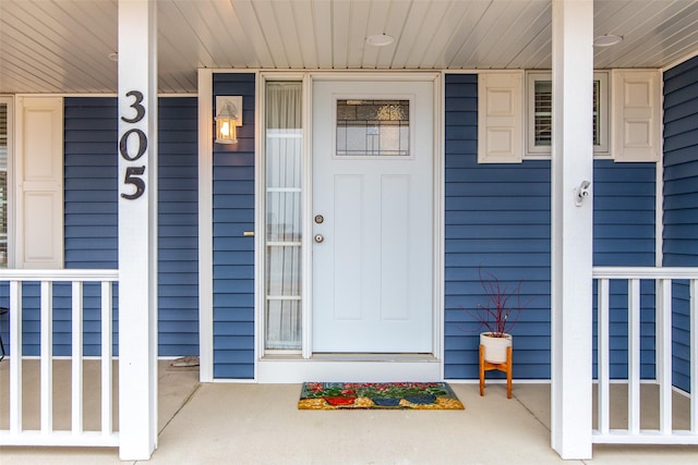 entrance to property featuring a porch