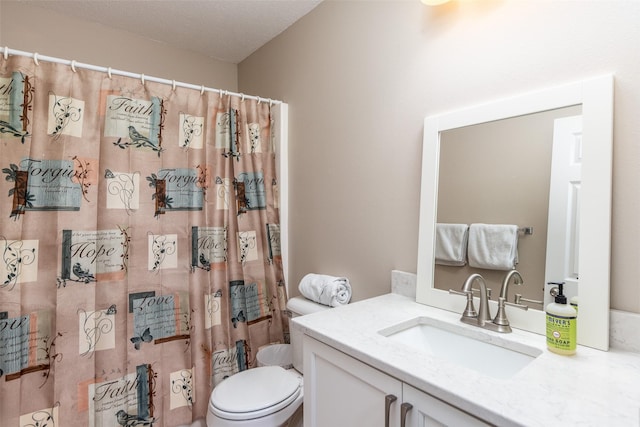 full bath featuring curtained shower, toilet, and vanity