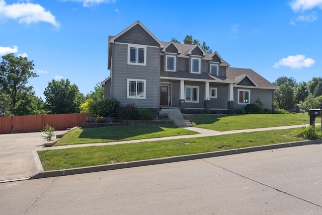 view of front facade featuring a front lawn and fence