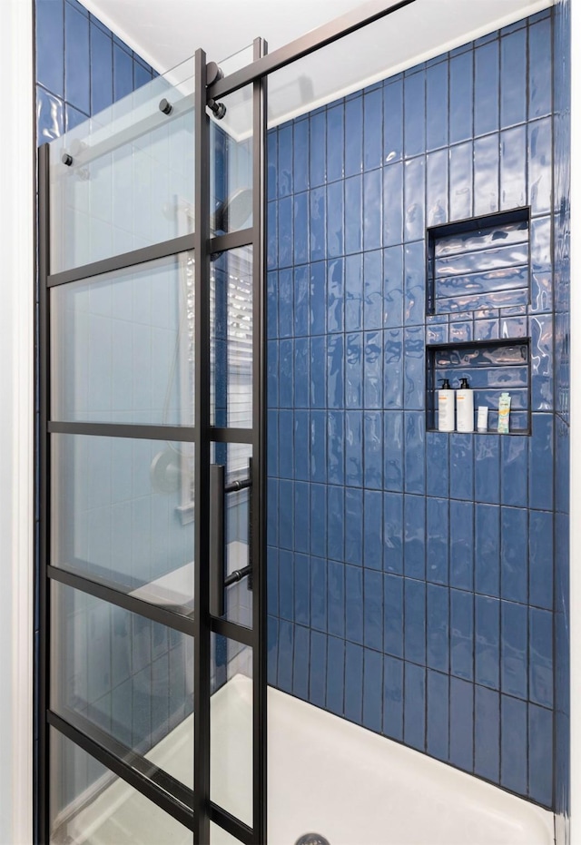 full bath featuring tiled shower