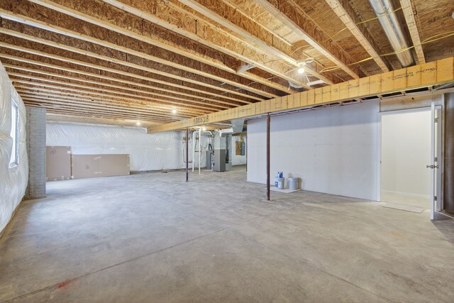 1811 Tuscany Dr SE, Altoona, IA 50009 - unfinished below grade area with heating unit