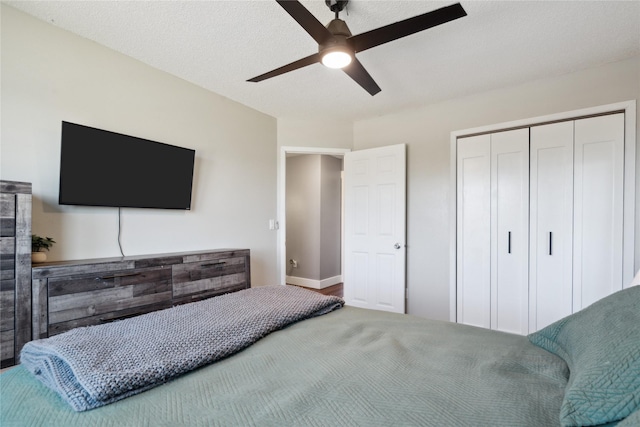 bedroom featuring a closet and ceiling fan