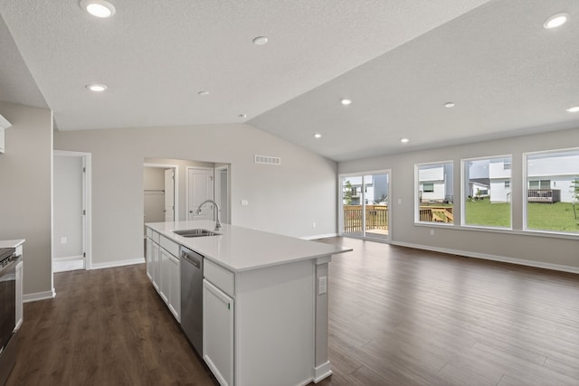 1803 Tuscany Dr SE, Altoona, IA 50009 - kitchen featuring stainless steel appliances, dark wood-style flooring, vaulted ceiling, a kitchen island with sink, and light countertops