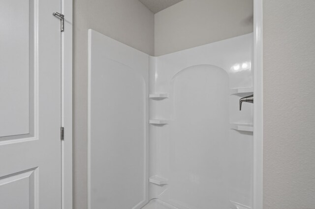 1803 Tuscany Dr SE, Altoona, IA 50009 - full bath featuring a shower