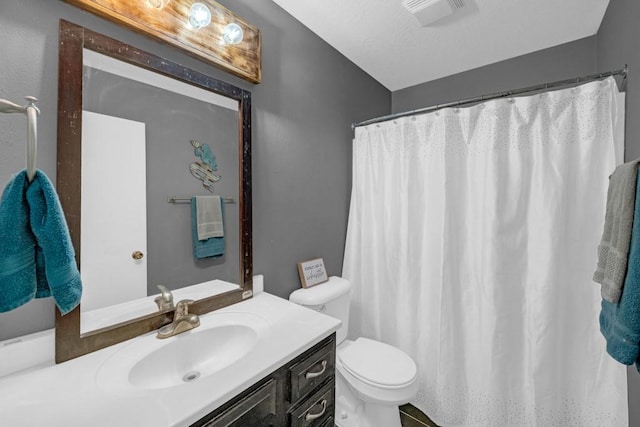 full bath with visible vents, toilet, vanity, and a shower with curtain