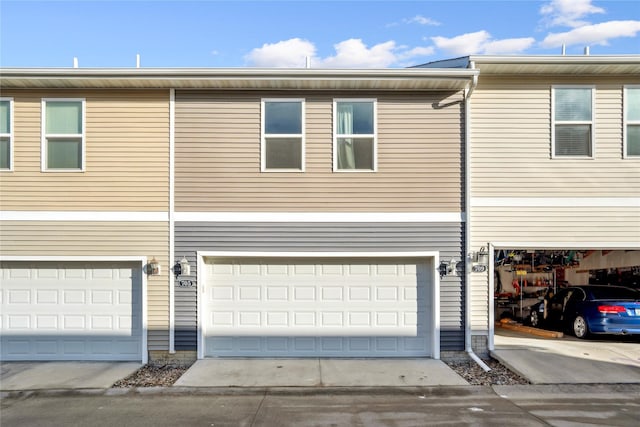 view of front of house with driveway and an attached garage