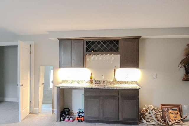 room details featuring a sink and wet bar