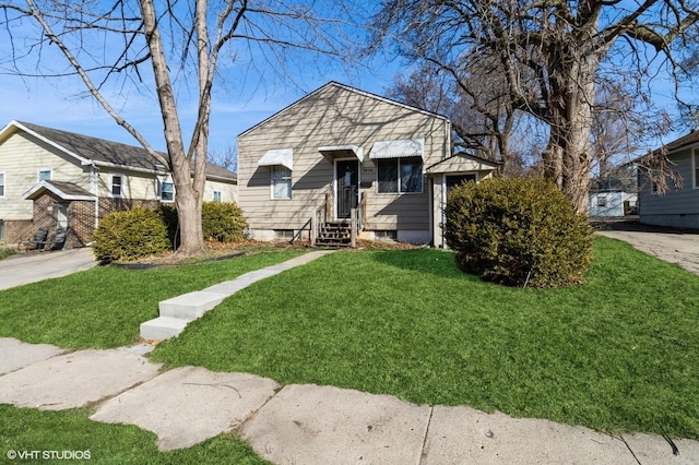 bungalow-style house featuring a front lawn