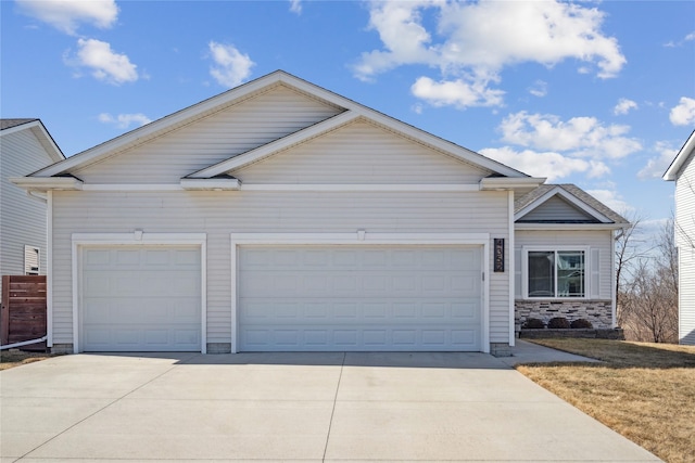 view of front of home featuring a garage and driveway