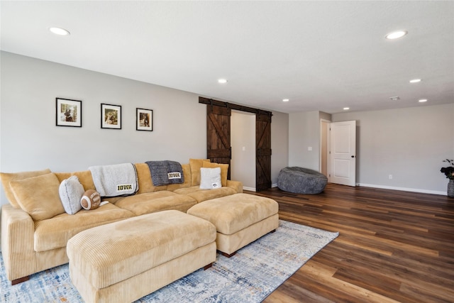 living area with recessed lighting, a barn door, baseboards, and wood finished floors