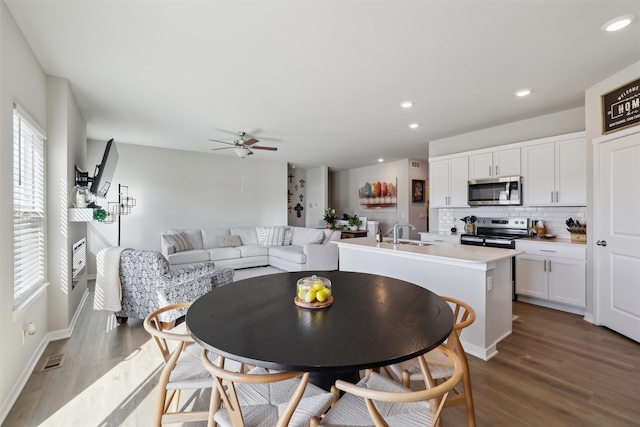 dining area featuring recessed lighting, wood finished floors, visible vents, and ceiling fan