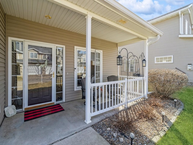 property entrance featuring a porch