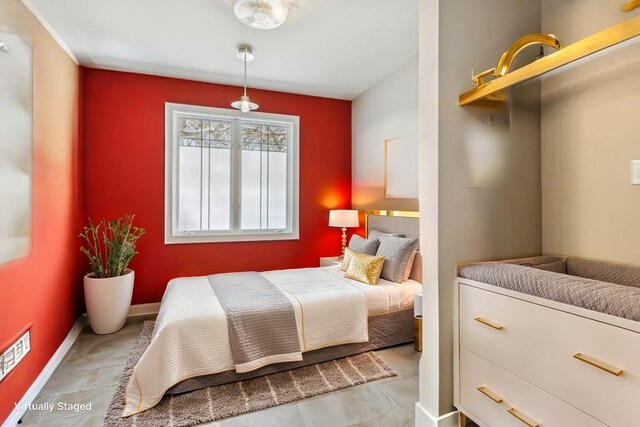 5740 Walnut Hill Ave, Des Moines, IA 50312 - bedroom featuring baseboards