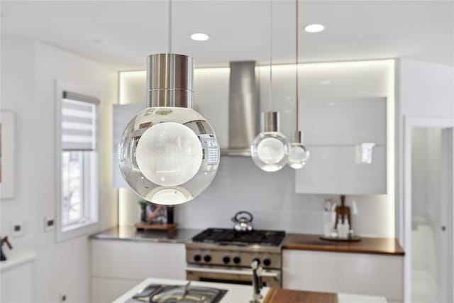 5740 Walnut Hill Ave, Des Moines, IA 50312 - kitchen view of high end stainless steel range and recessed lighting