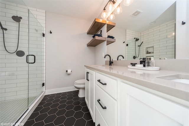 full bath with baseboards, visible vents, a stall shower, a sink, and toilet