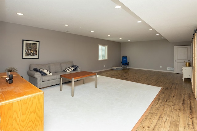 living room featuring visible vents, recessed lighting, baseboards, and hardwood / wood-style flooring