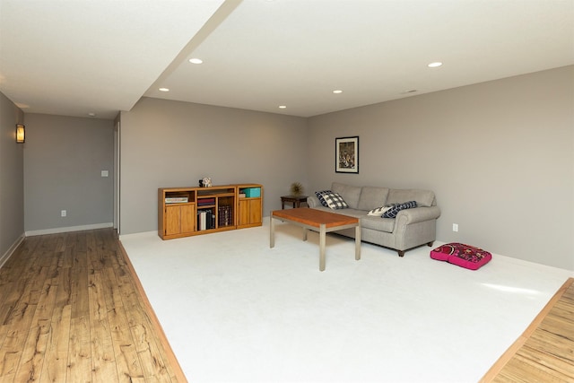 living room featuring recessed lighting, baseboards, and light wood-style flooring