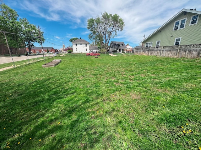 410 1st St S, Newton, IA 50208 - view of yard with fence