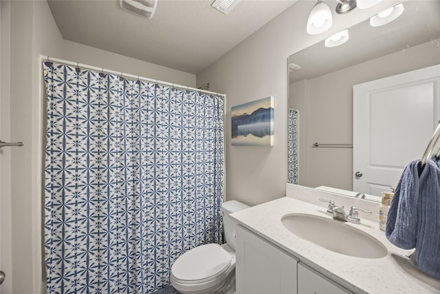 full bath featuring visible vents, toilet, vanity, and a shower with curtain