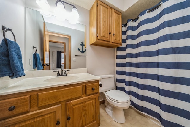 bathroom with a shower with curtain, toilet, vanity, and a textured ceiling