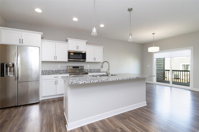 kitchen featuring a sink, dark wood-type flooring, a kitchen island with sink, and stainless steel appliances