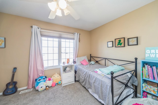 bedroom with carpet flooring, baseboards, visible vents, and ceiling fan