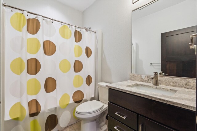 full bath featuring tile patterned floors, a shower with curtain, toilet, and vanity