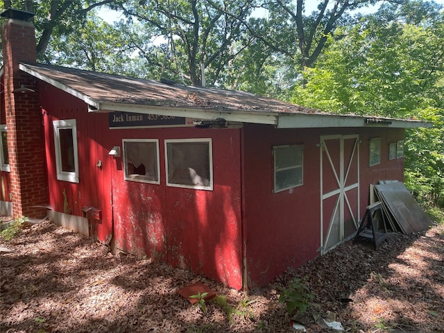 view of outdoor structure