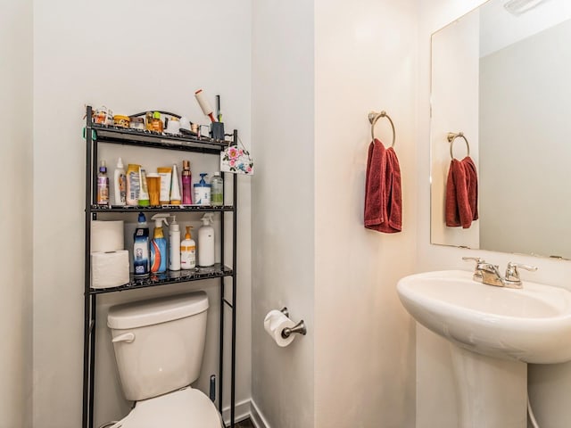 bathroom featuring a sink and toilet