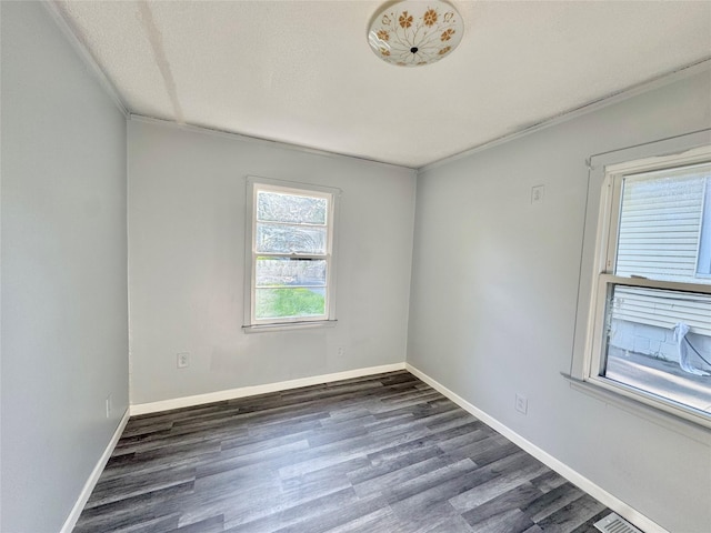3841 Columbia St, Des Moines, IA 50313 - unfurnished room featuring dark wood-type flooring and baseboards
