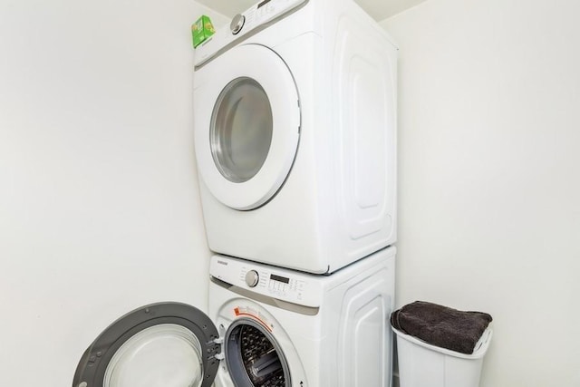 222 W State St, Colfax, IA 50054 - laundry room featuring stacked washer and clothes dryer