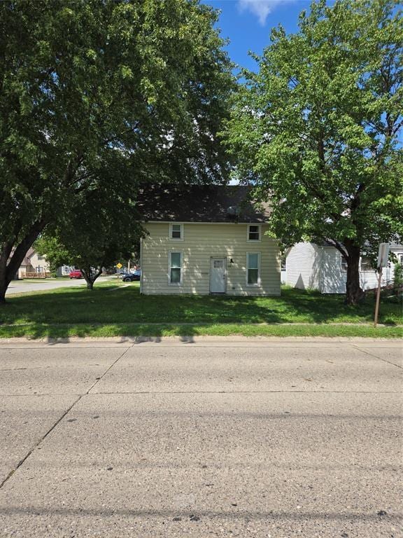 222 W State St, Colfax, IA 50054 - view of front facade with a front yard
