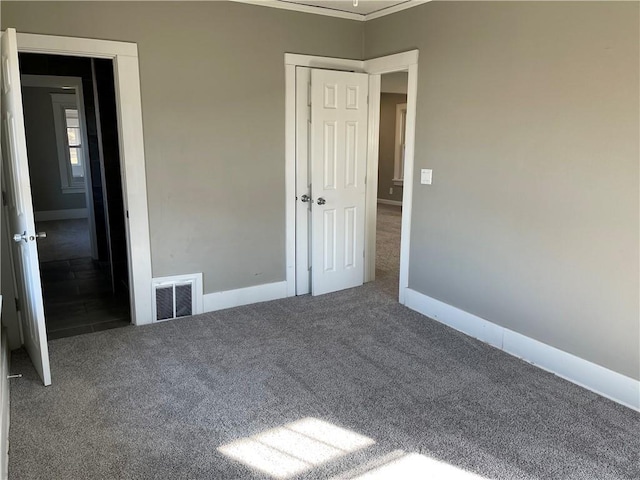 1144 Euclid Ave, Des Moines, IA 50313 - unfurnished bedroom featuring baseboards, visible vents, and carpet