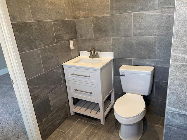 1144 Euclid Ave, Des Moines, IA 50313 - bathroom featuring toilet, vanity, and tile walls