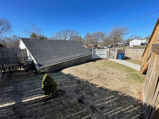 1144 Euclid Ave, Des Moines, IA 50313 - view of yard with a gate and a fenced backyard